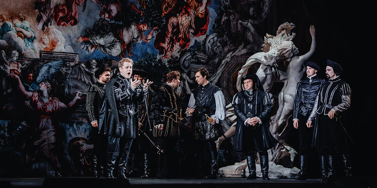 «Оперный Оскар». Как лучший режиссёр года поставил «Риголетто» в Нижнем