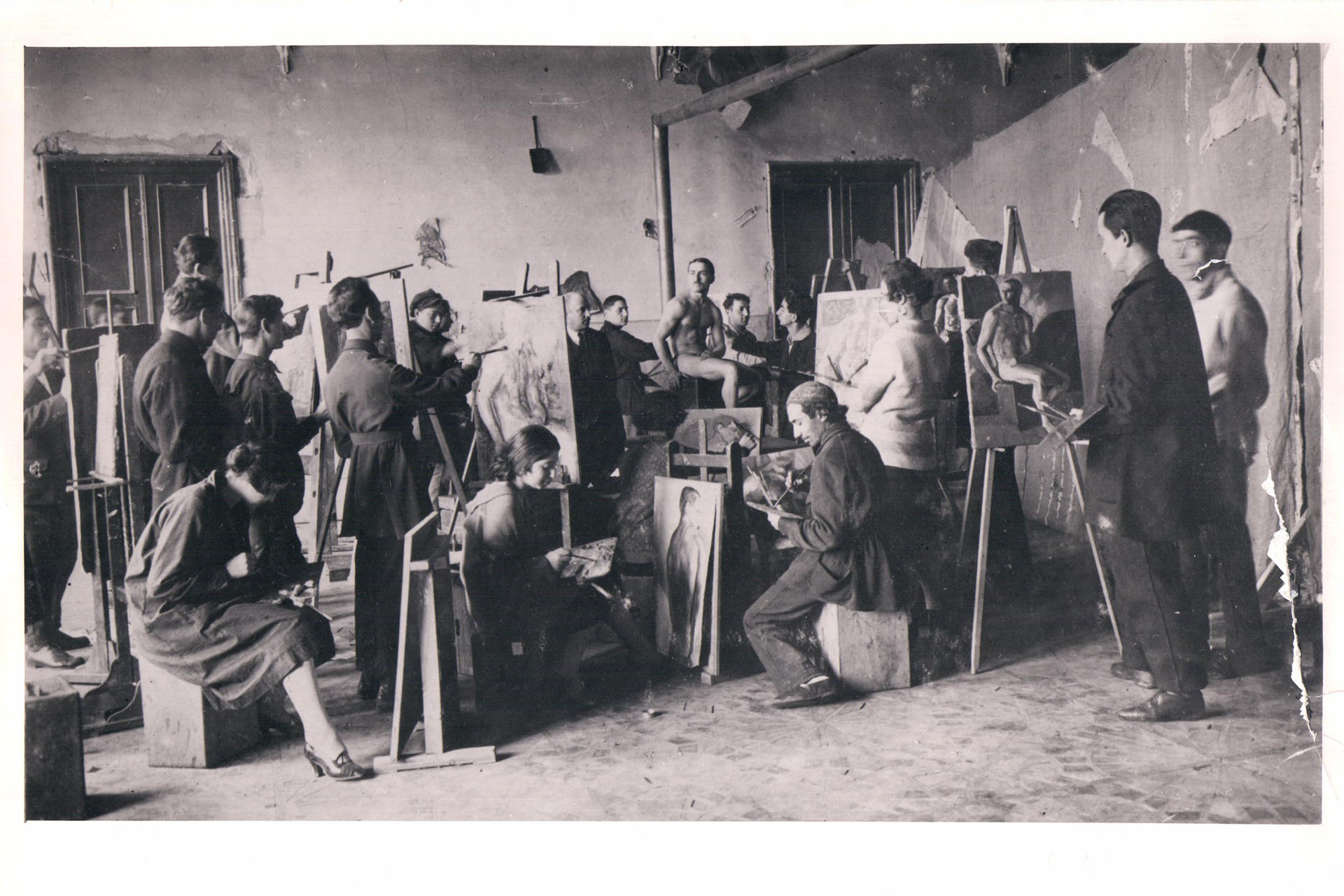 Дмитрий Налбандян в классе Академии художеств в Тифлисе
(Тбилиси, Грузия), 1924 год