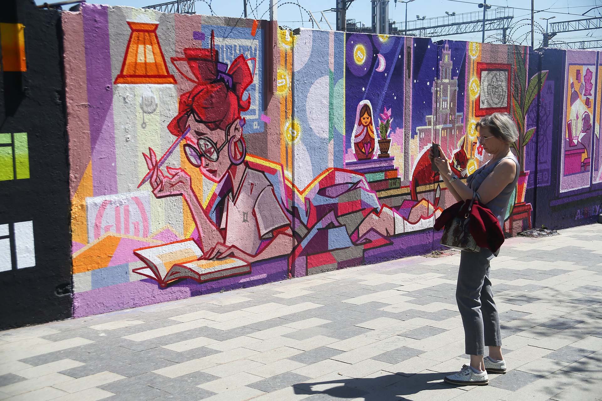 Открытие стрит-арт выставки «Ритм города» галереи «НЕТСТЕН» у Курского вокзала, 2024 год