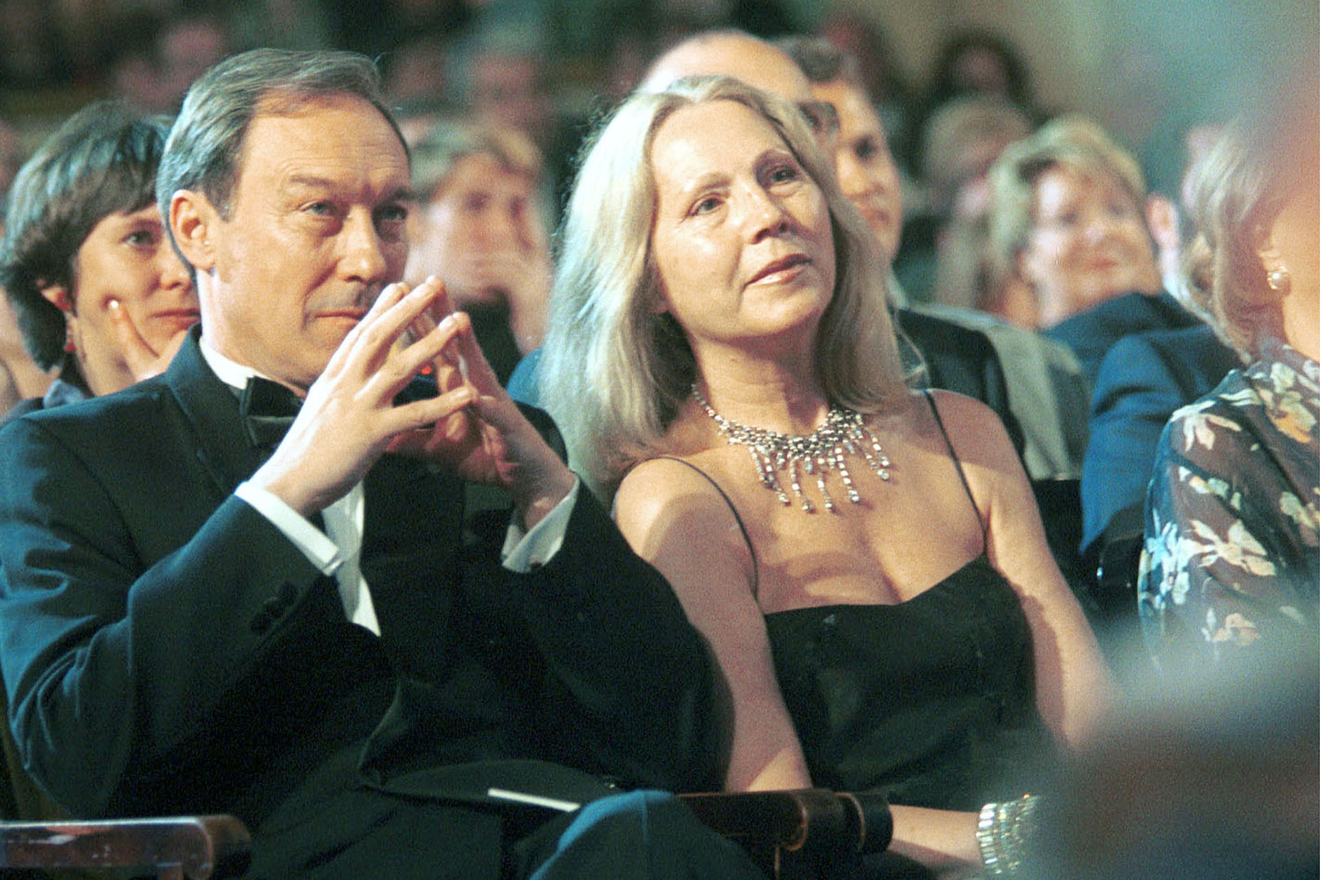 Олег Янковский с женой Людмилой Зориной на открытии ХII «Кинотавра» в Сочи, 3 июня 2001 года
