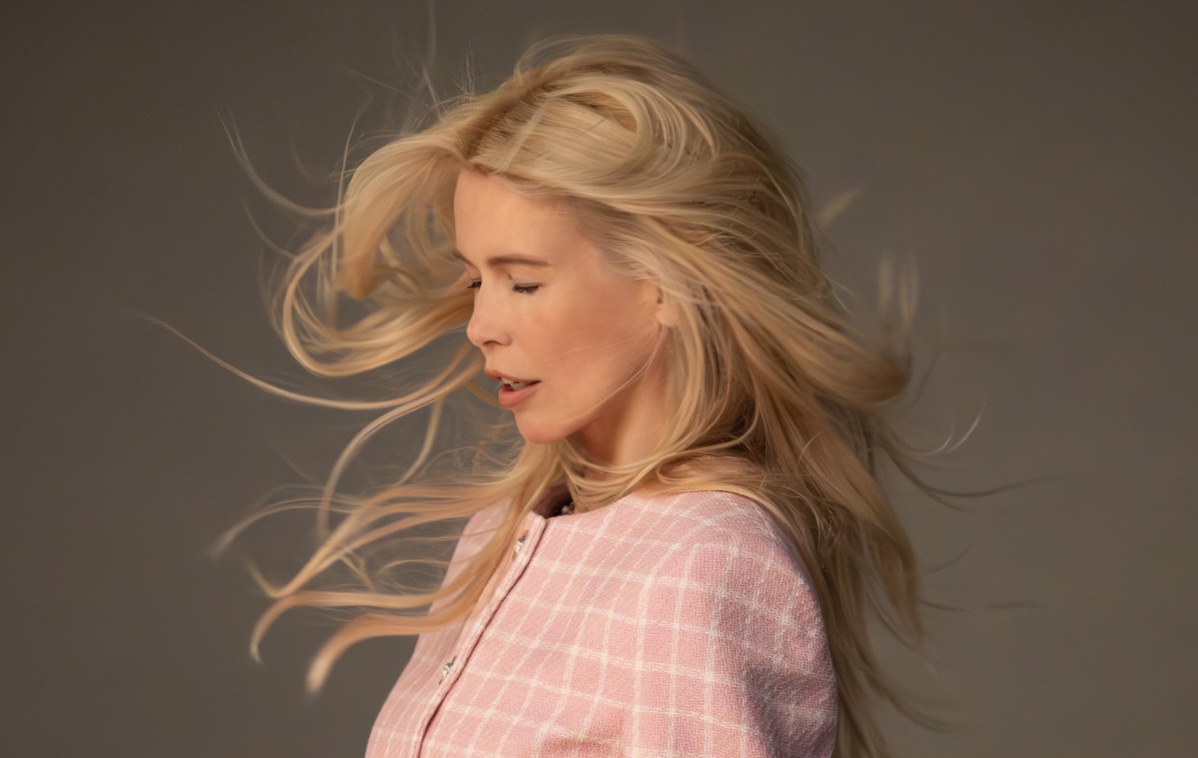 Клаудия Шиффер стала лицом весенней кампании Versace