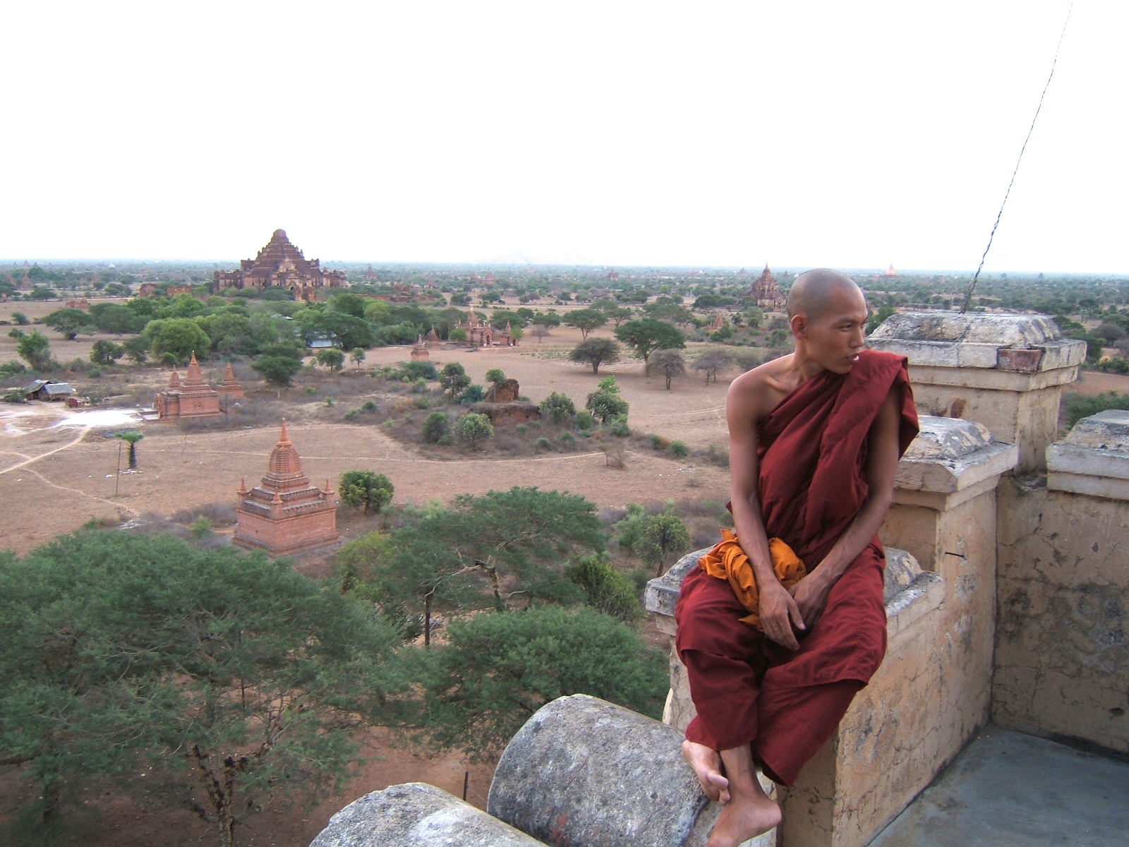 Монах в красном. Фото автора