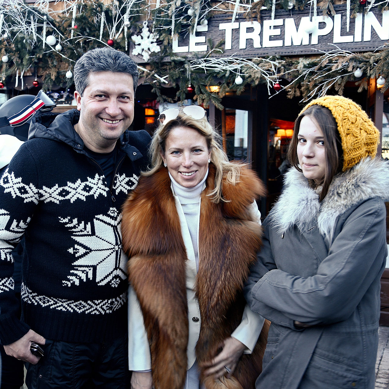 Тимур Иванов с женой Светланой Захаровой, владелицей Metropol Fashion Group, и с дочерью Александрой на горнолыжном курорте Куршевель