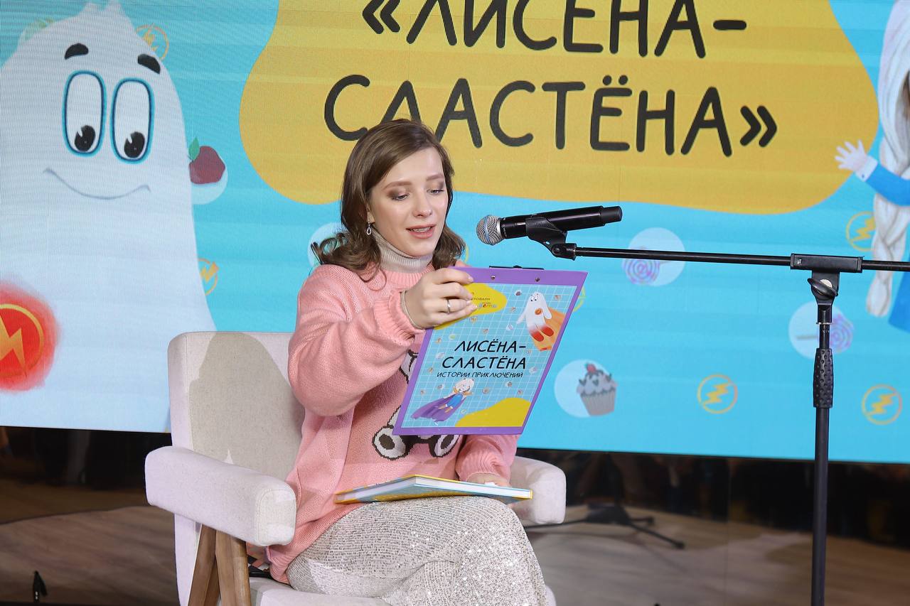 На презентации актриса Елизавета Арзамасова прочитала вслух первую сказку сборника