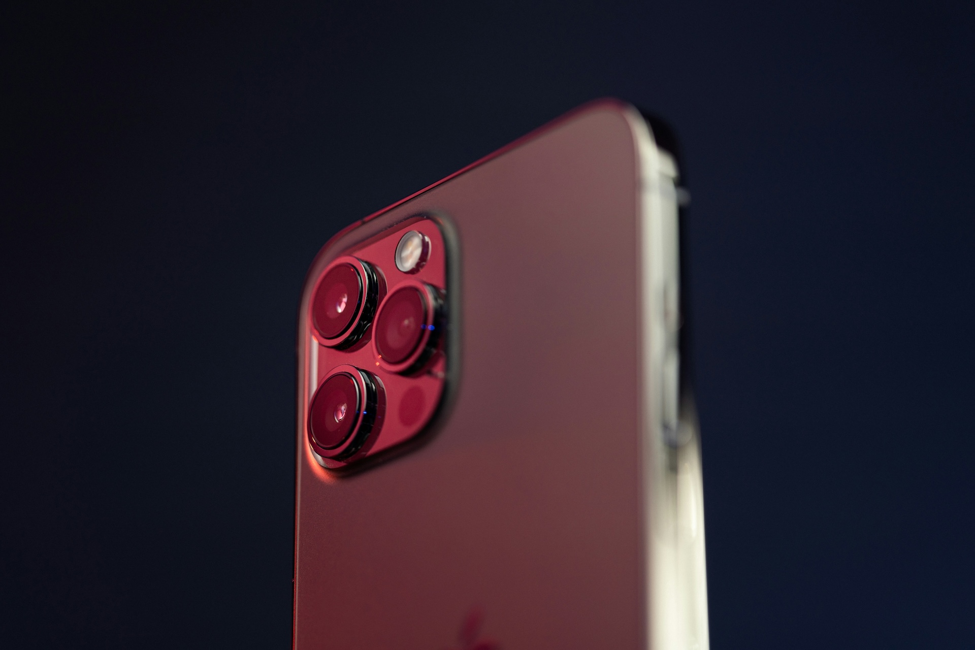 Путин утвердил обязательную предустановку RuStore на iPhone