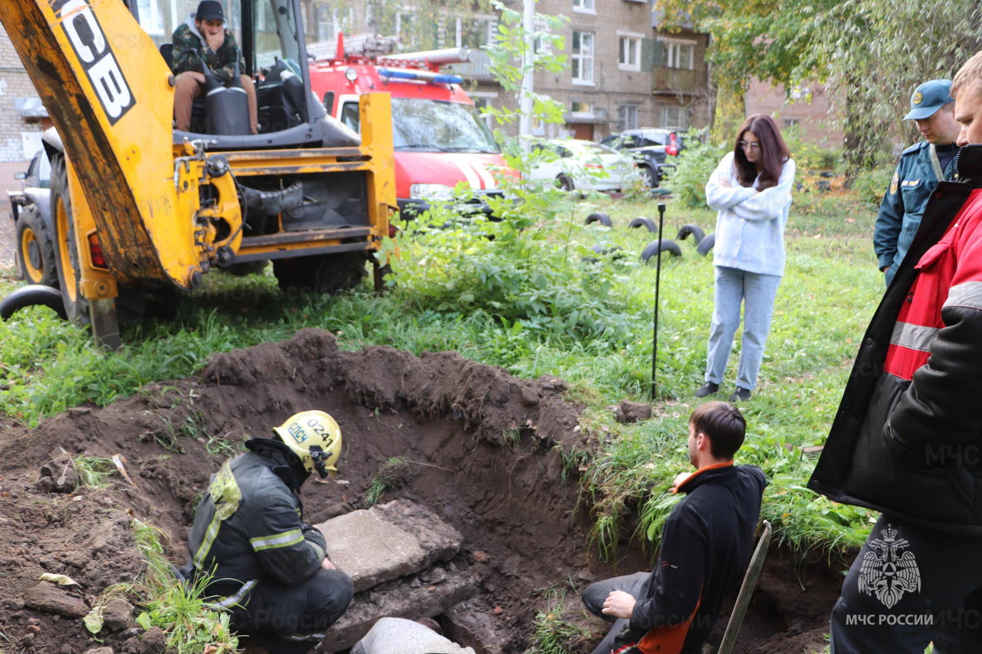 В Ярославле спасатели вскрыли теплотрассу ради спасения кота