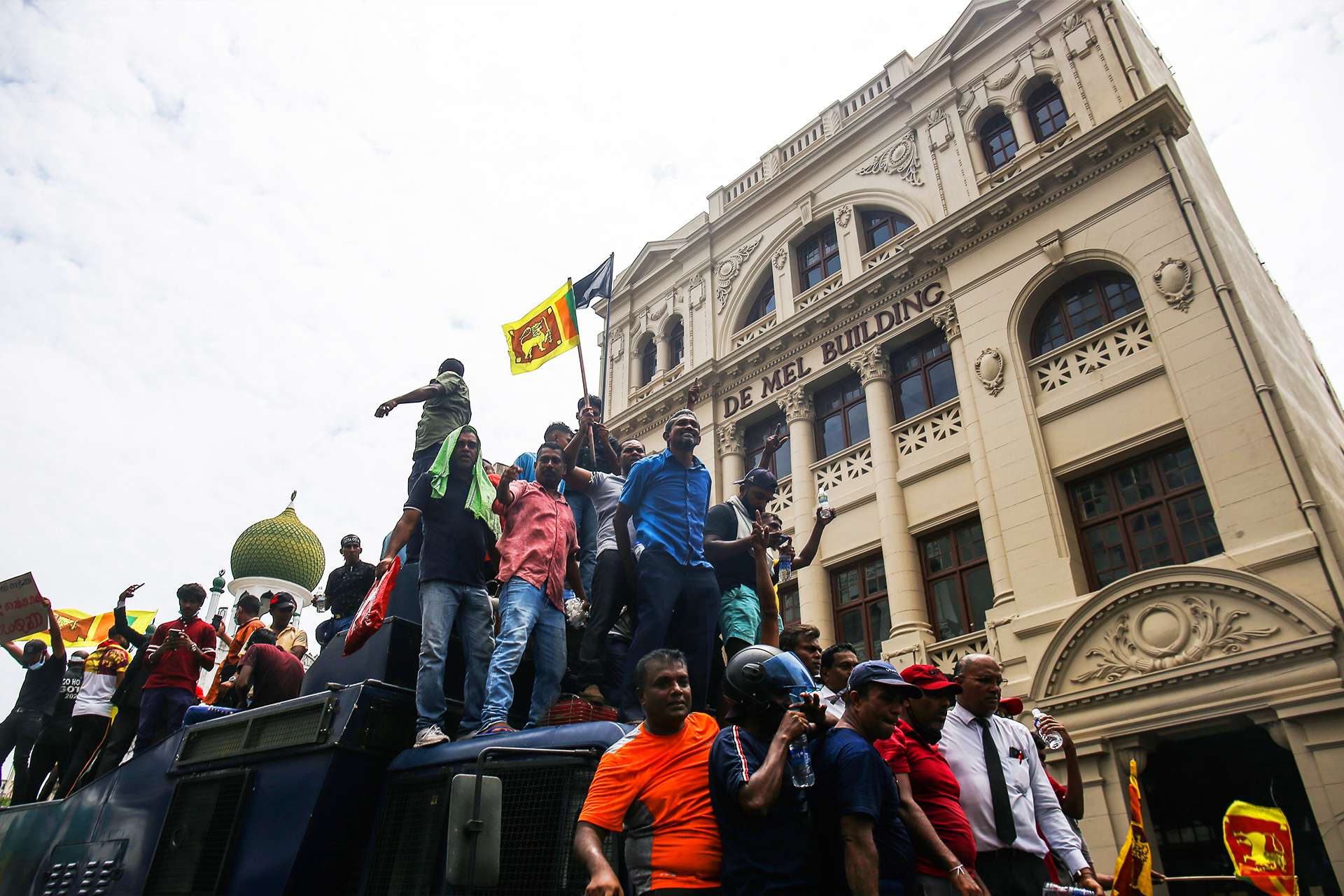 Акция протеста с требованием отставки президента Шри-Ланки Готабая Раджапакса в Коломбо. 9 июля 2022 год