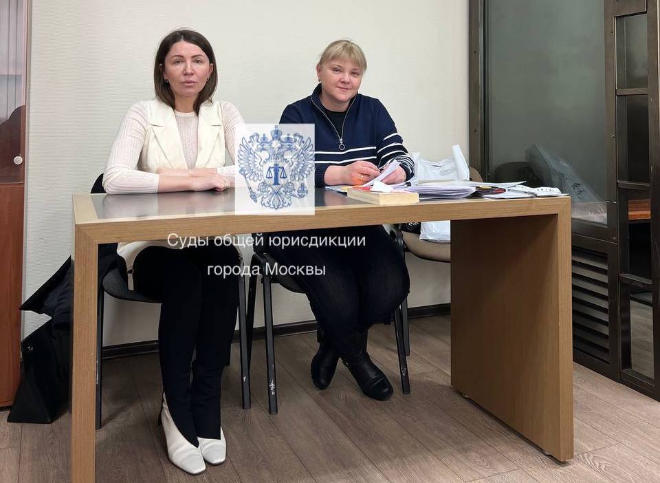 Елена Блиновская с адвокатом на заседании 22 января