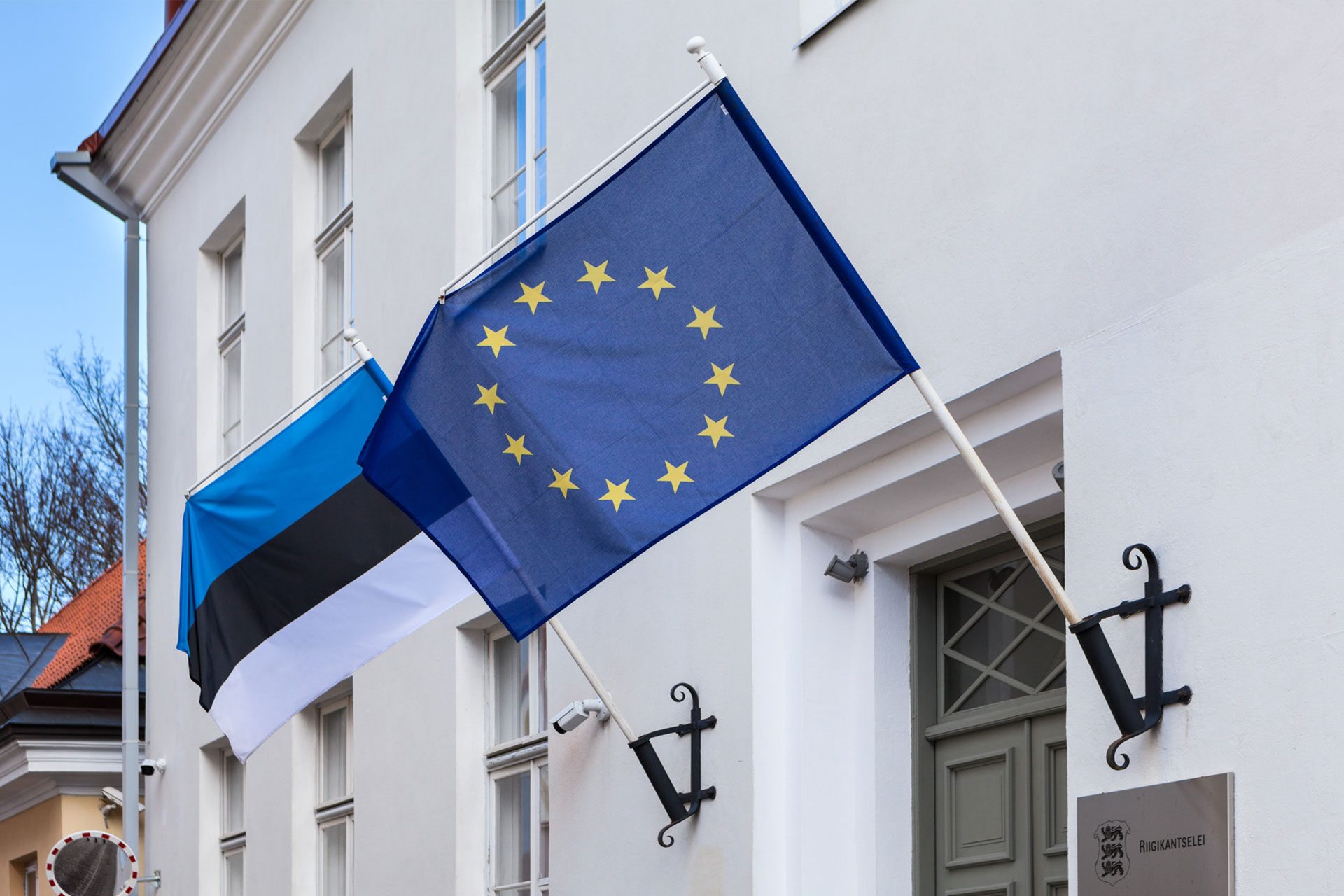 Флаги Евросоюза и Эстонии