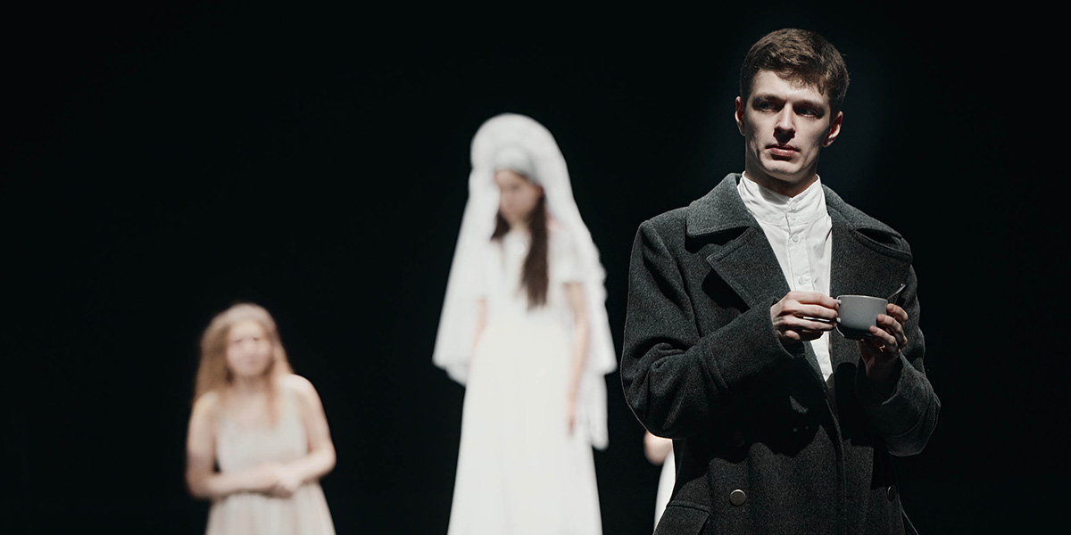 Красивый старт: топ-7 молодых театральных актёров, за которыми стоит следить