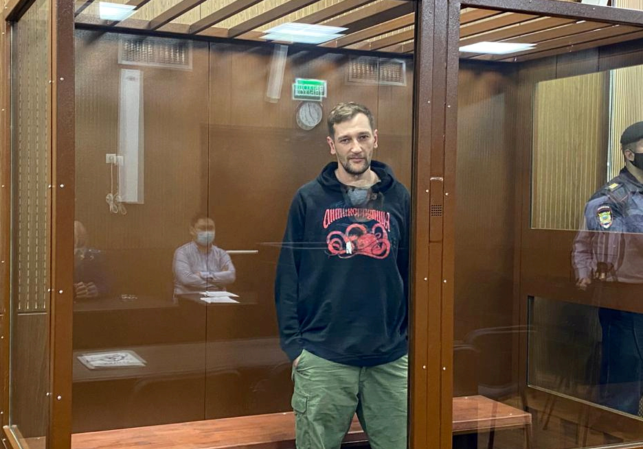 Олег Навальный во время ходатайства следствия об избрании меры пресечения в Тверском суде
