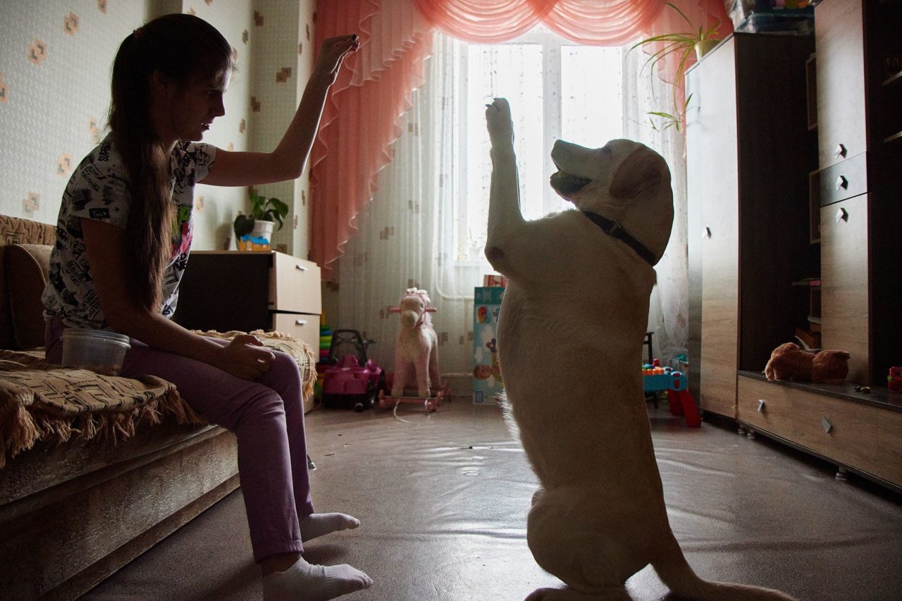 Аня всегда мечтала о собаке Фото: Кристина Сырчикова для ТД