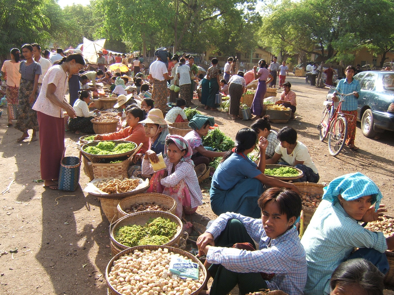 Рынок в Багане. Фото автора