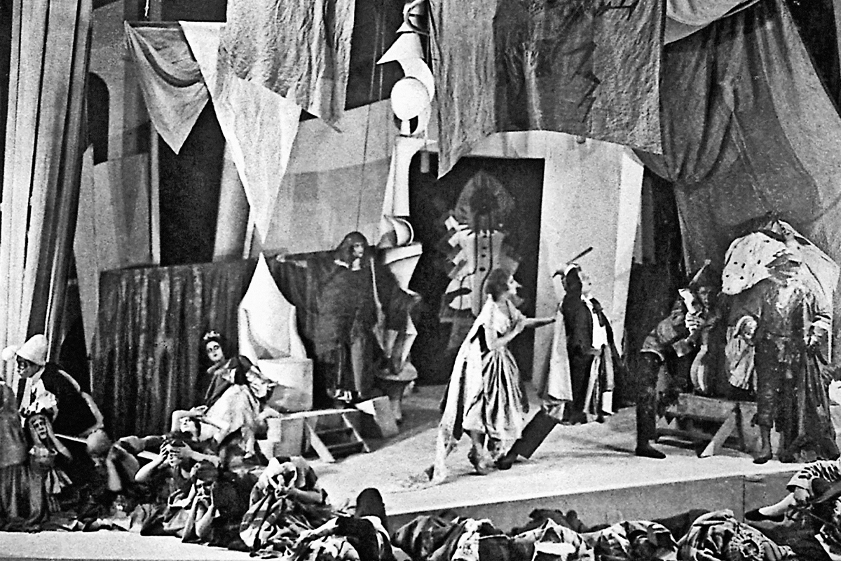 Сцена из спектакля «Принцесса Турандот» в постановке театра им. Вахтангова, 1922 год