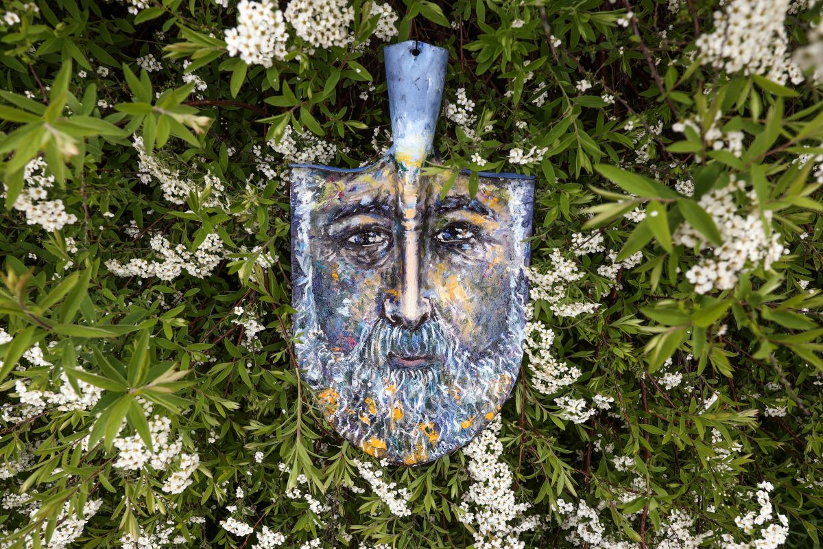 Портрет Клода Моне на садовой лопате. Екатерина Попова-Гамаюн. Фото: Михаил Богачев