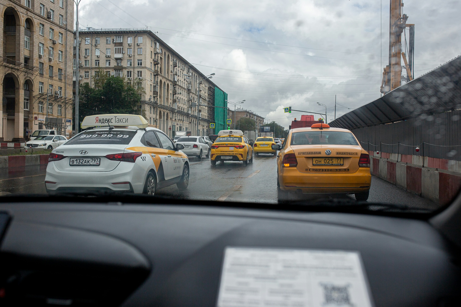 Генпрокуратура проверит рост цен на такси при сбоях связи