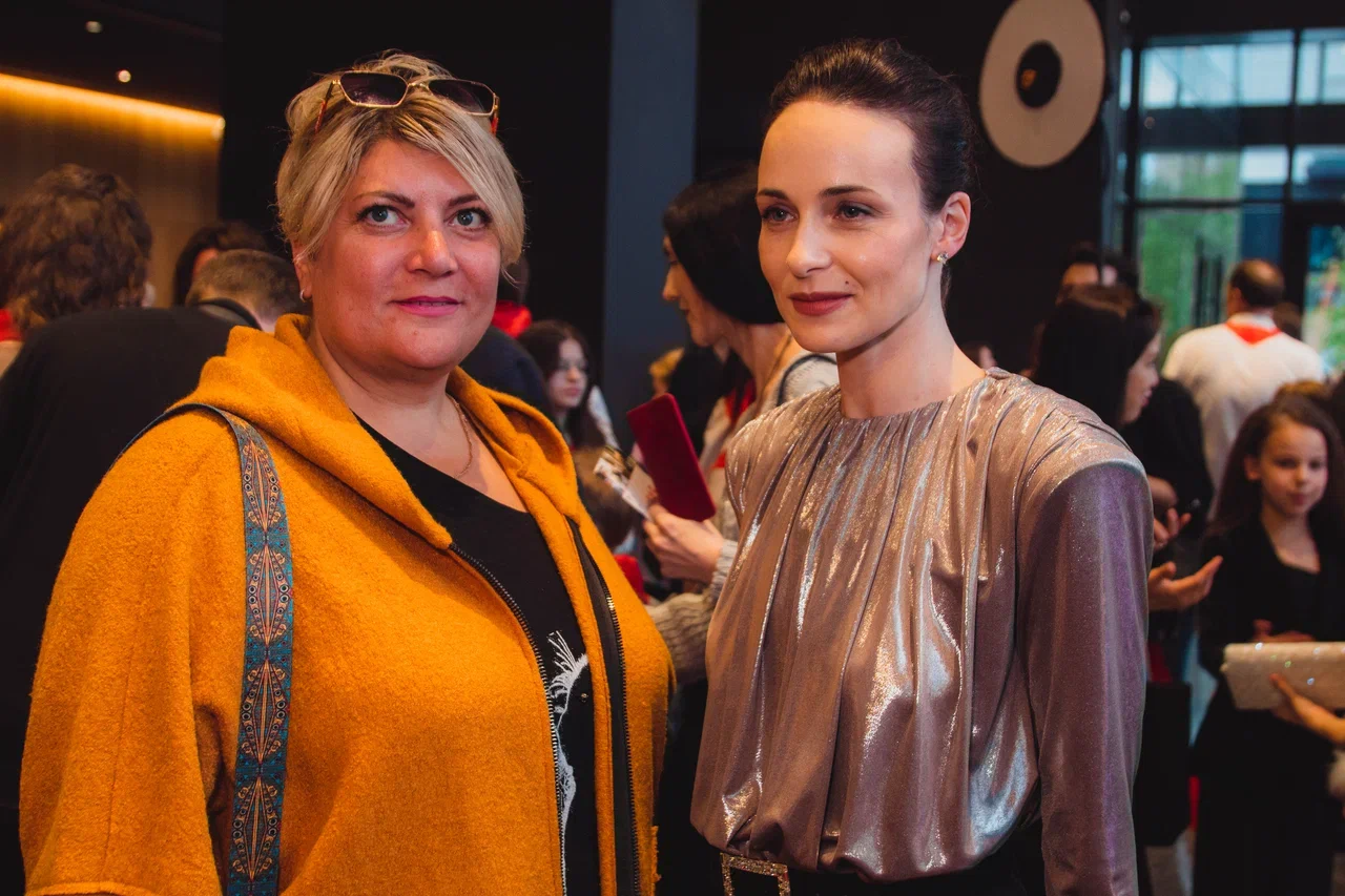 Мария Толченова, руководитель ландшафтно-строительной компании (слева) и Анна Снаткина, актриса (справа). Фото из личного архива 