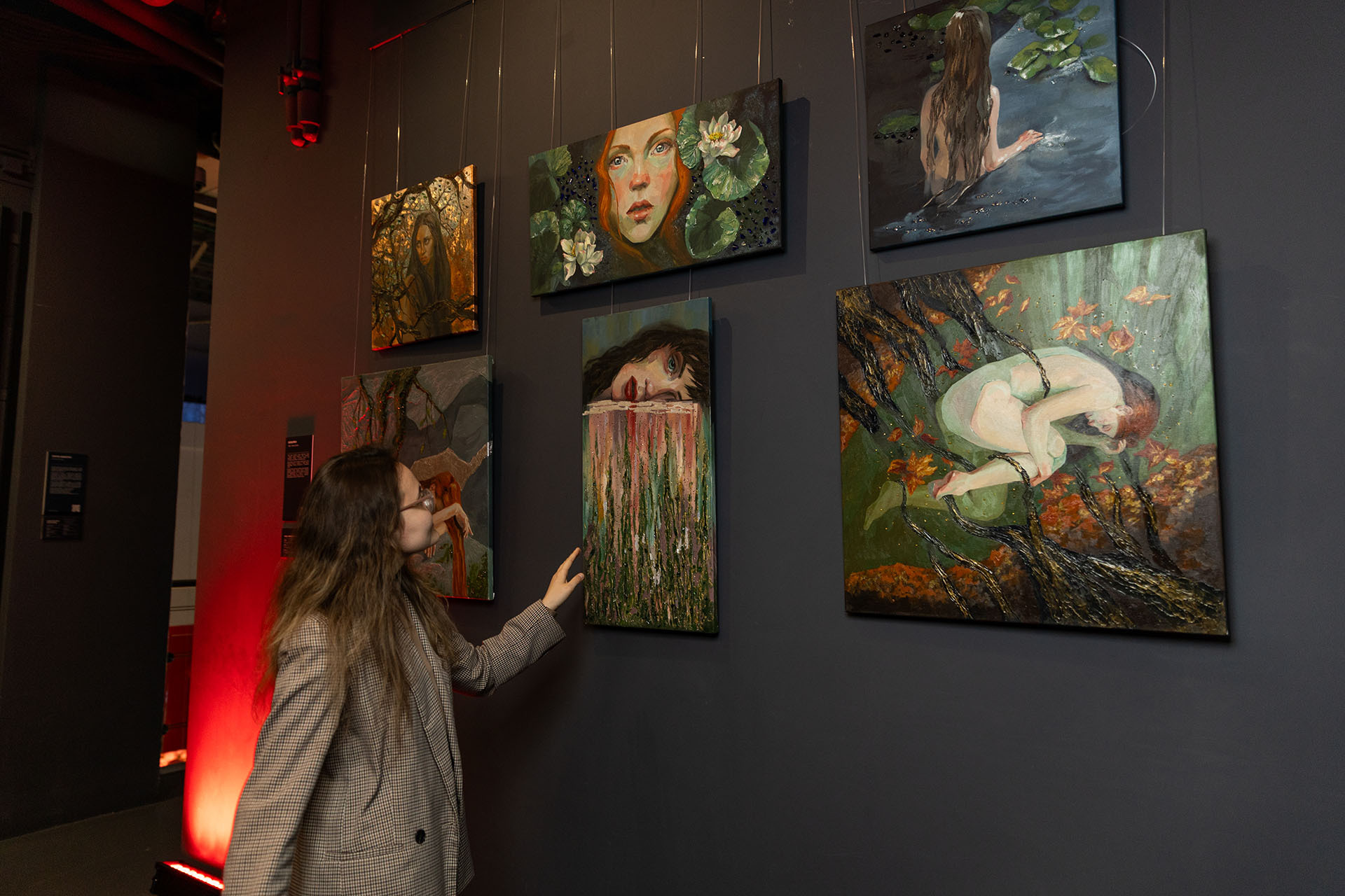 Экспозиция выставки «Шрамы, ставшие светом»