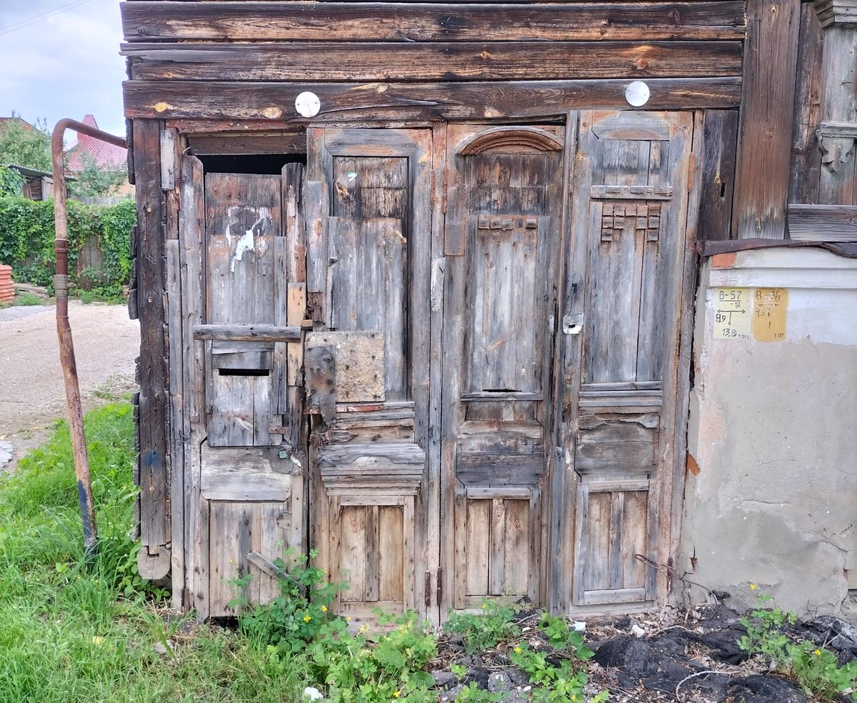 Двери столетнего дома. Город Владимир. Фото автора