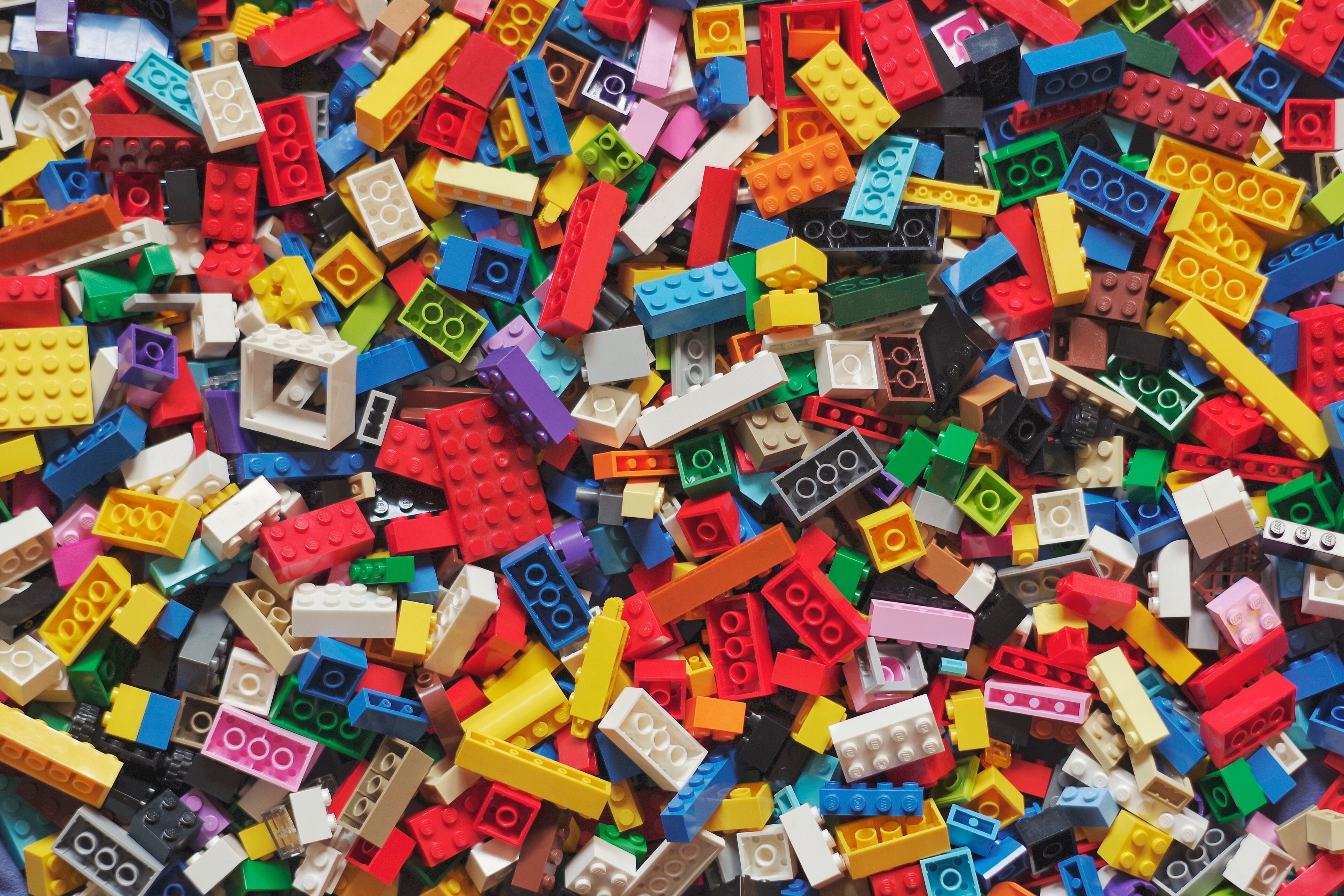Lego начнет продавать конструкторы для незрячих детей со шрифтом Брайля