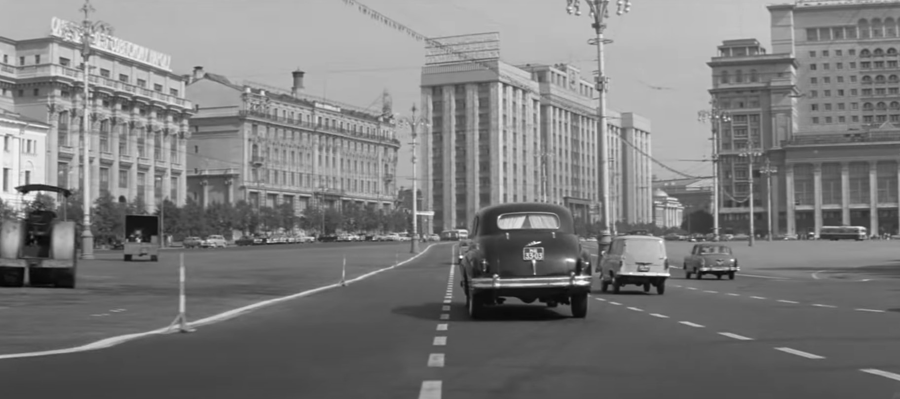 Кадр из фильма «Я шагаю по Москве»