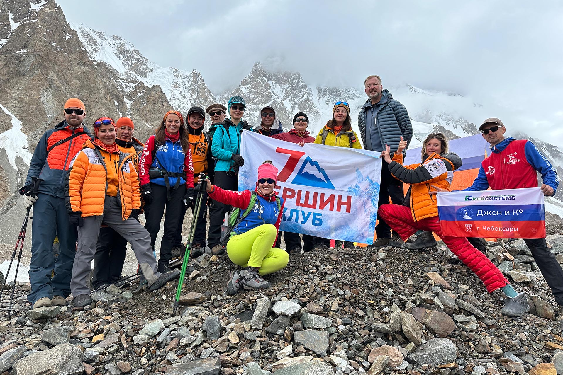 Альпинисты во время восхождения на гору Чогори