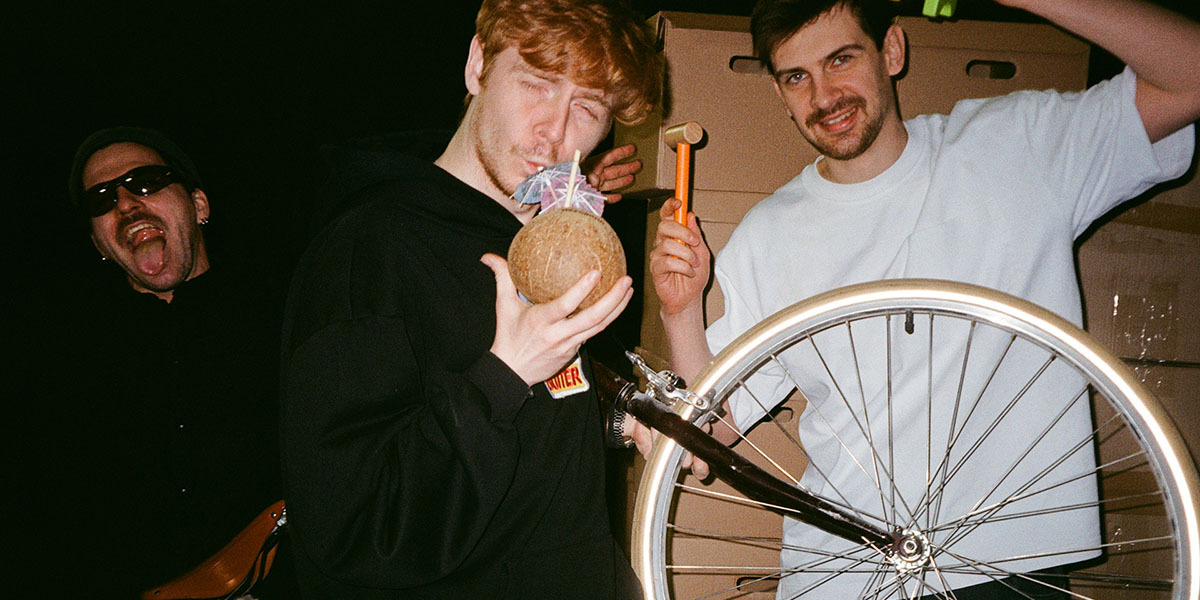 Показ спектакля «Наивно.Супер»