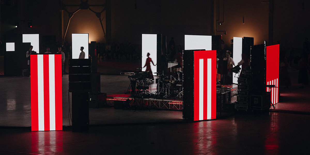 Ход конем. Создатели кинетической драмы «Час лошади» — об апокалипсисе, ИИ и укрощении человека