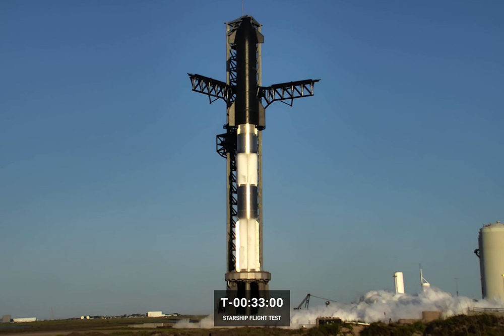 Ракета Starship перед запуском на космодроме SpaceX в Южном Техасе, США, 17 апреля 2023 года