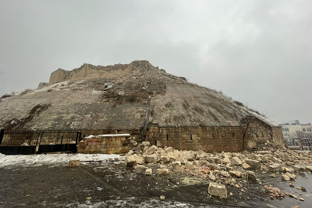 Вид на поврежденный исторический замок Газиантеп после землетрясения в Турции, 6 февраля 2023 года