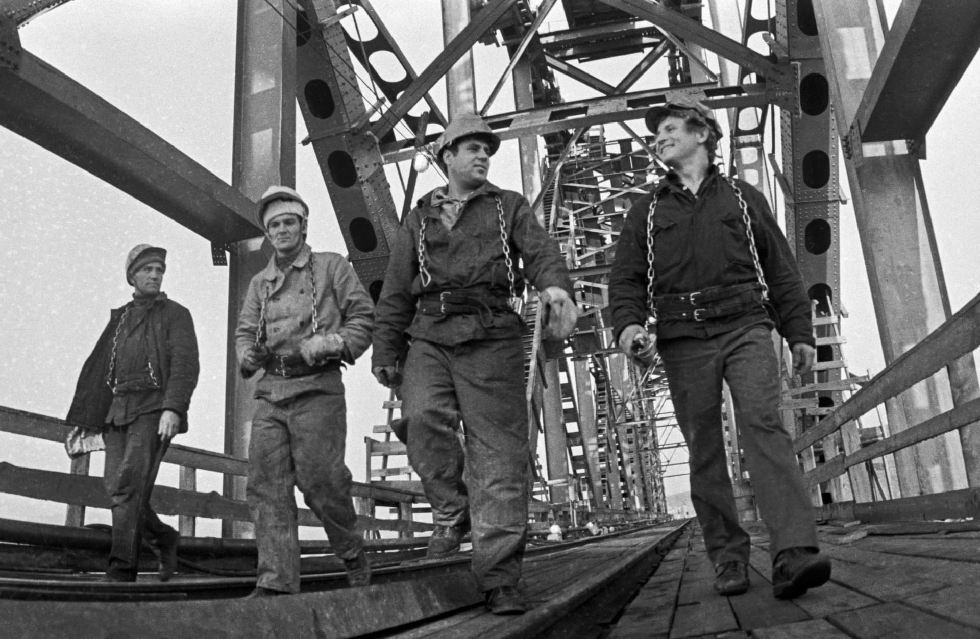 Строительство однопутного железнодорожного моста через реку Амур, 1974 год