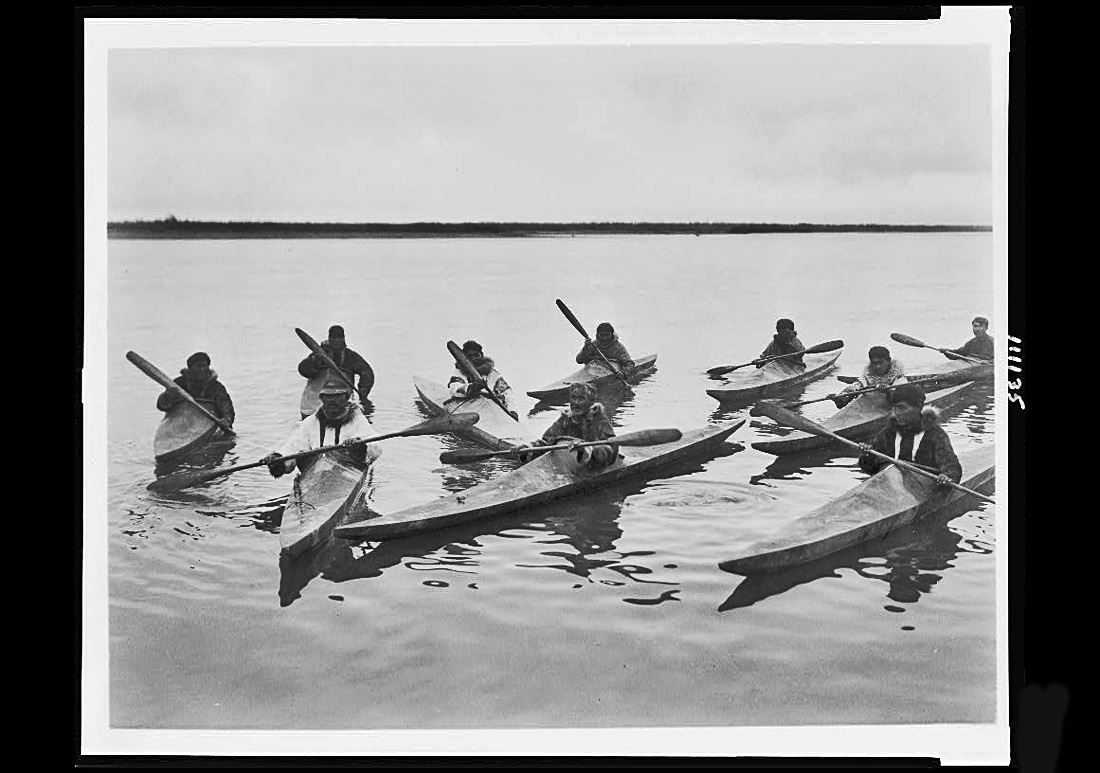 Эскимосы на каяках, Ноатак, 1929 год.