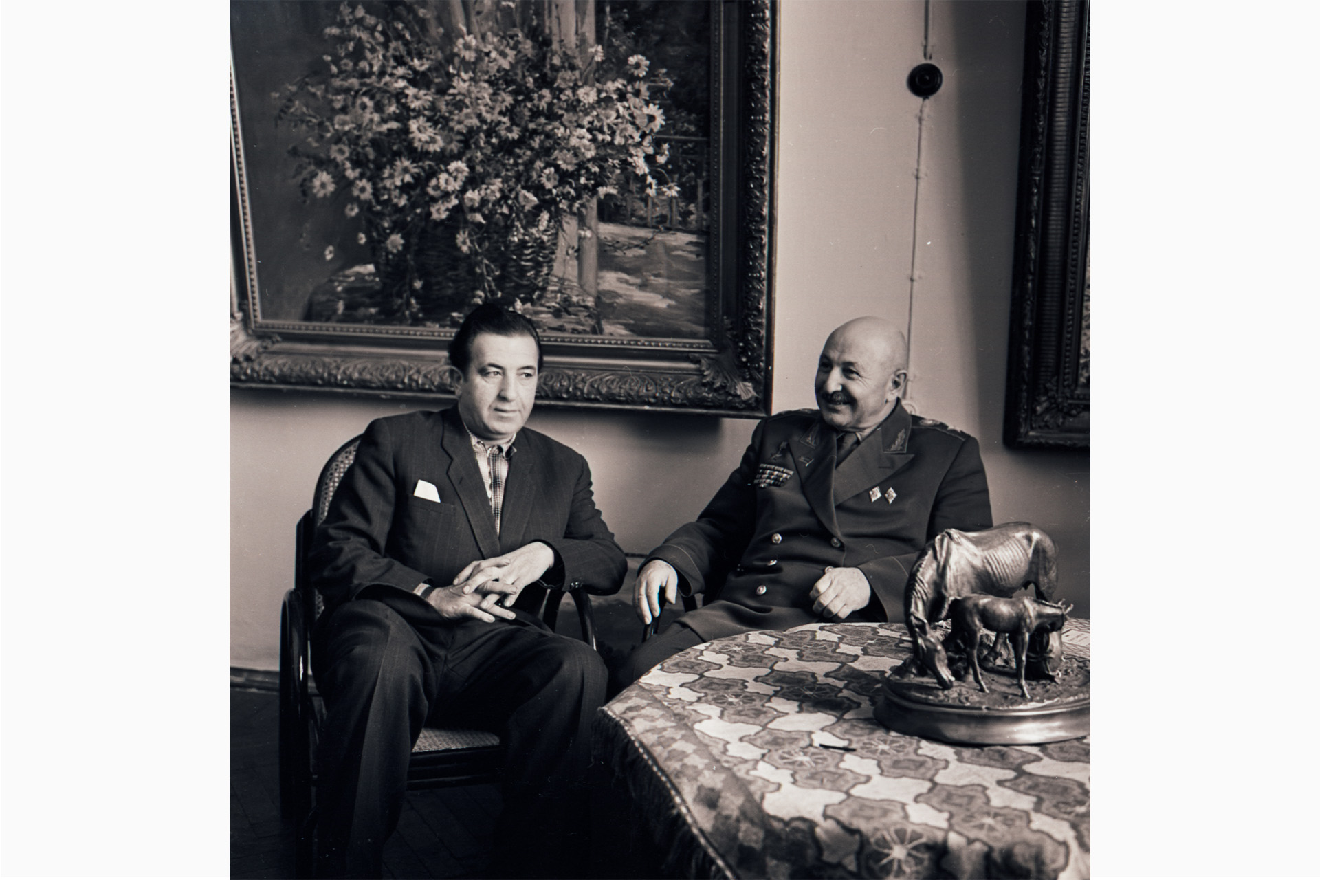 Дмитрий Налбандян и Иван Баграмян в мастерской художника,
1960-е