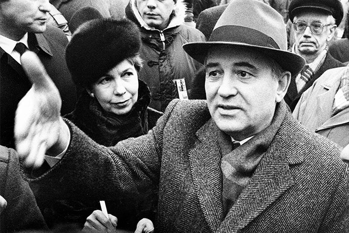 Михаил Горбачев с супругой Раисой во время визита в Литву, 1990 год