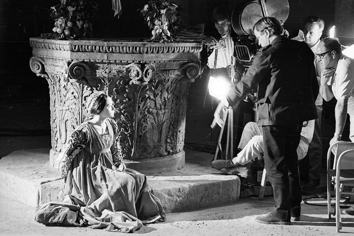 Франко Дзеффирелли во время съемок «Ромео и Джульетты»