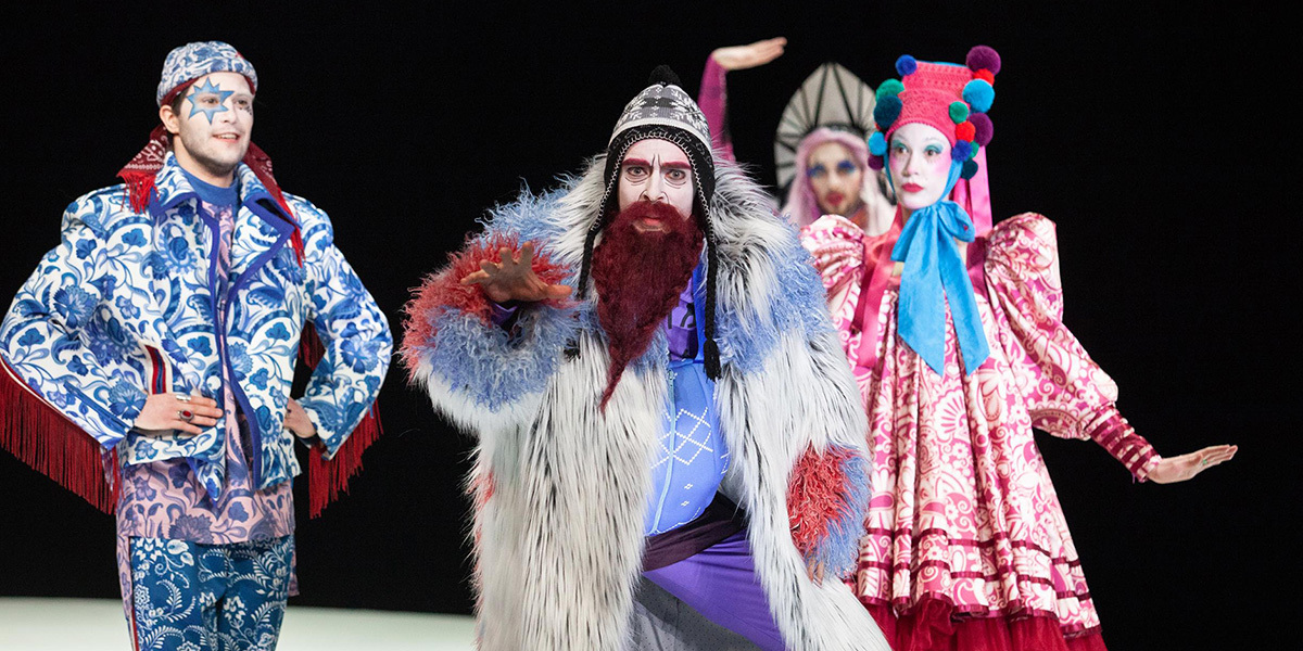 От Мольера до Конан Дойля: главные комедийные спектакли Москвы в апреле