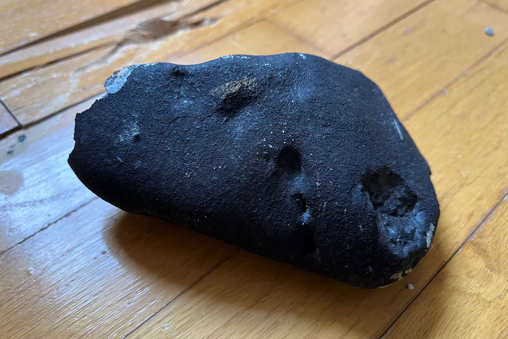 Метеорит врезался в дом в городке Хоупвелл, штат Нью-Джерси, 8 мая 2023 года