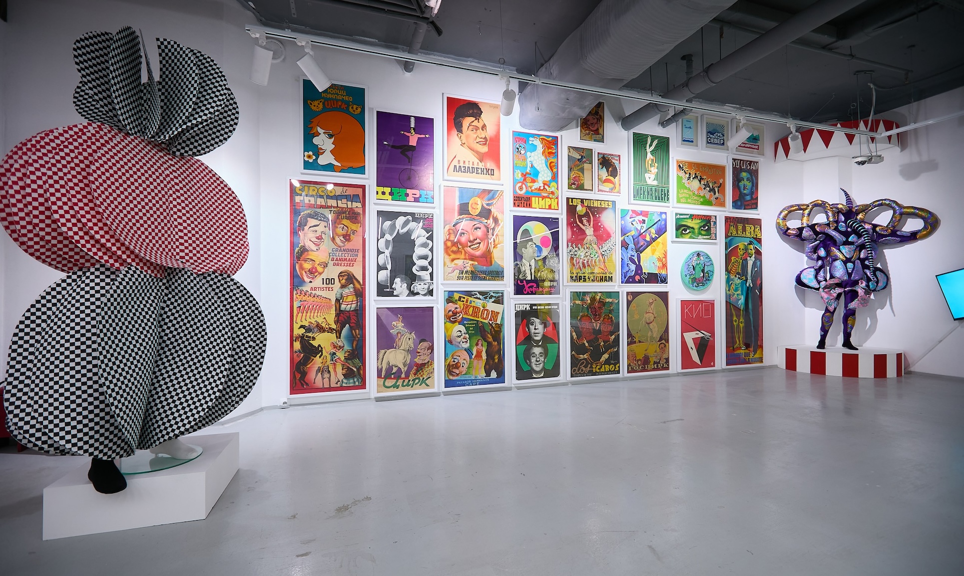 Цирк на Тверской: в Cube.Moscow открылась выставка Kupol Gallery