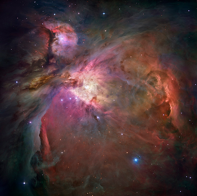 NGC 1976 — туманность Ориона. Одна из редких туманностей, доступных невооруженному взгляду. Однако лишь на фото «Хаббла» видны ее детали: пылевые конгломераты и глобулы, а также — в нижней части снимка — молодые коричневые карлики