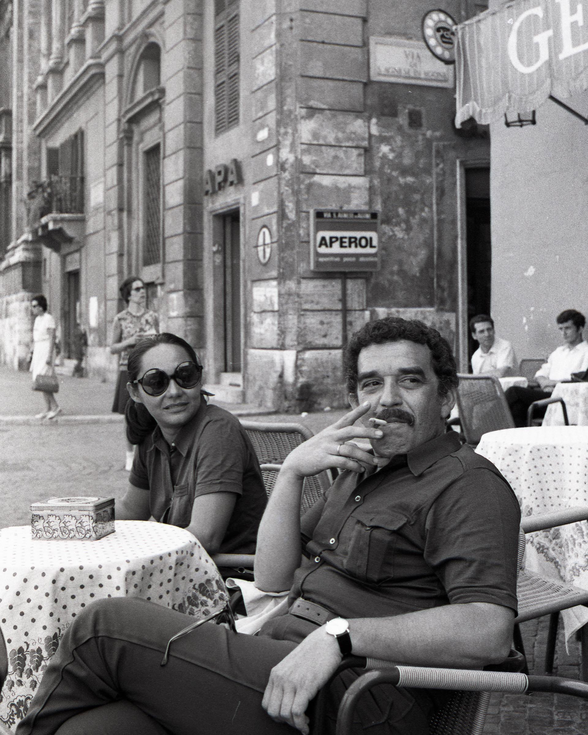 Габриэль Гарсиа Маркес со своей женой Мерседес в Риме, сентябрь 1969 года