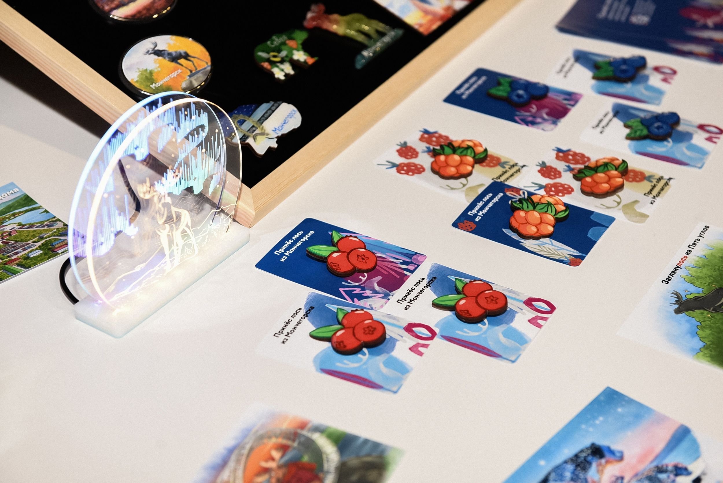 Изделия резидента Креативного кластера Арктики, магазина сувениров «ПринесЛось», на выставке-форуме «Сделано в Арктике»