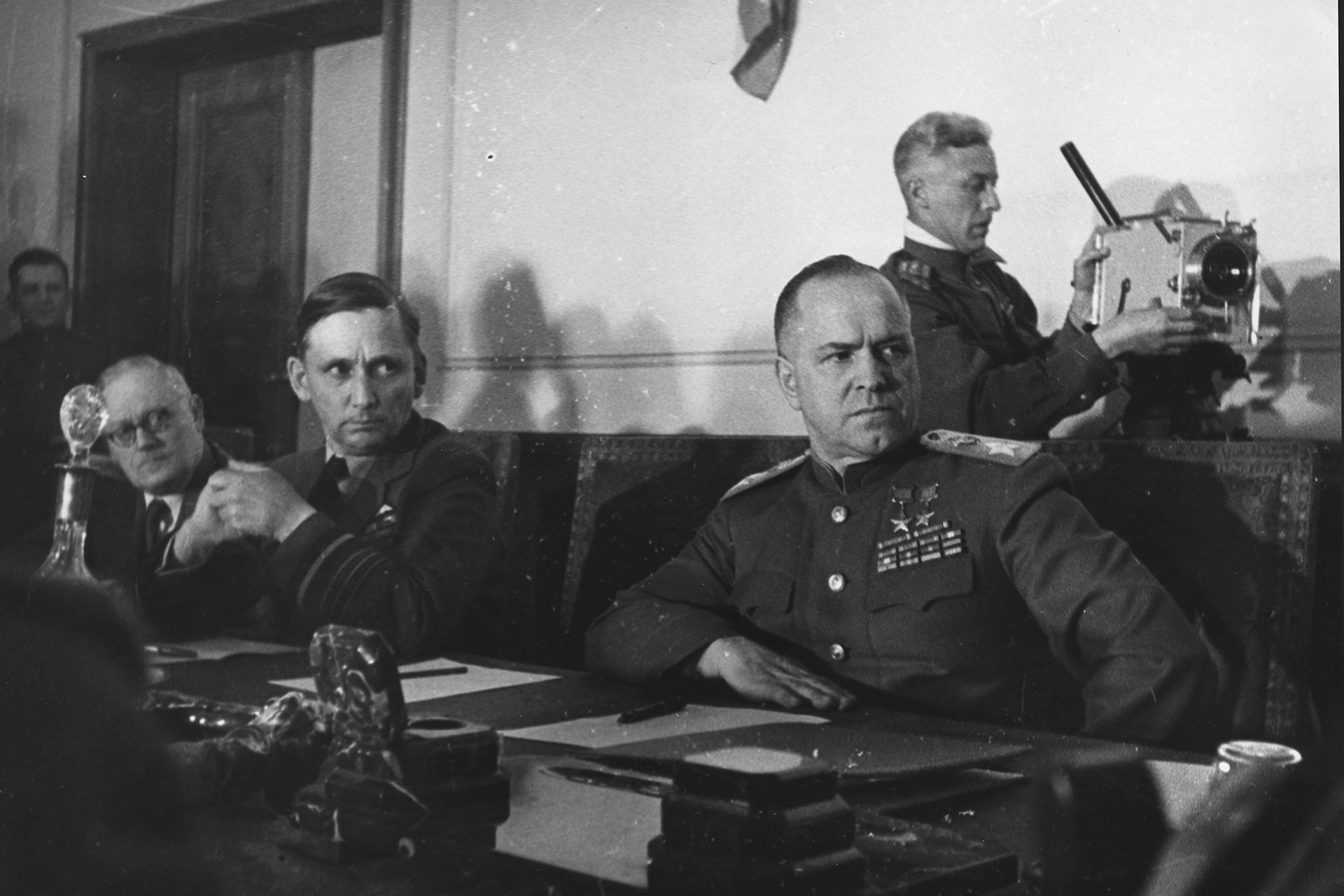 Георгий Петрусов, «Подписание Акта о капитуляции Германии. Маршал Георгий Жуков», 1945 год