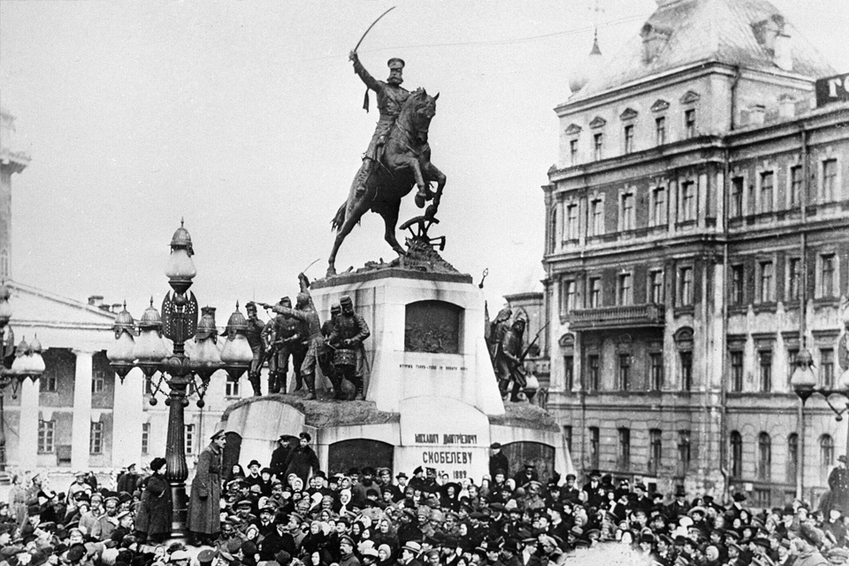 Открытие памятника генералу Скобелеву на Тверской площади в Москве, 1912 год. С этого времени площадь стала называться Скобелевской