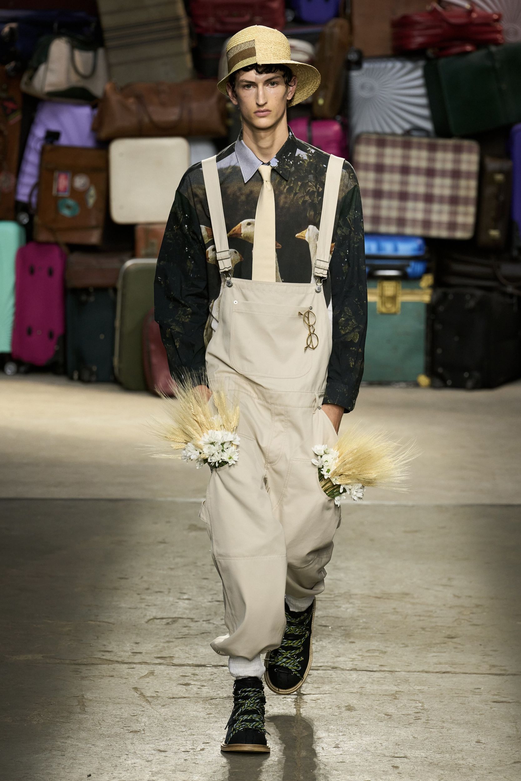Moschino Spring 2025 Menswear | Umberto Fratini | Gorunway.com