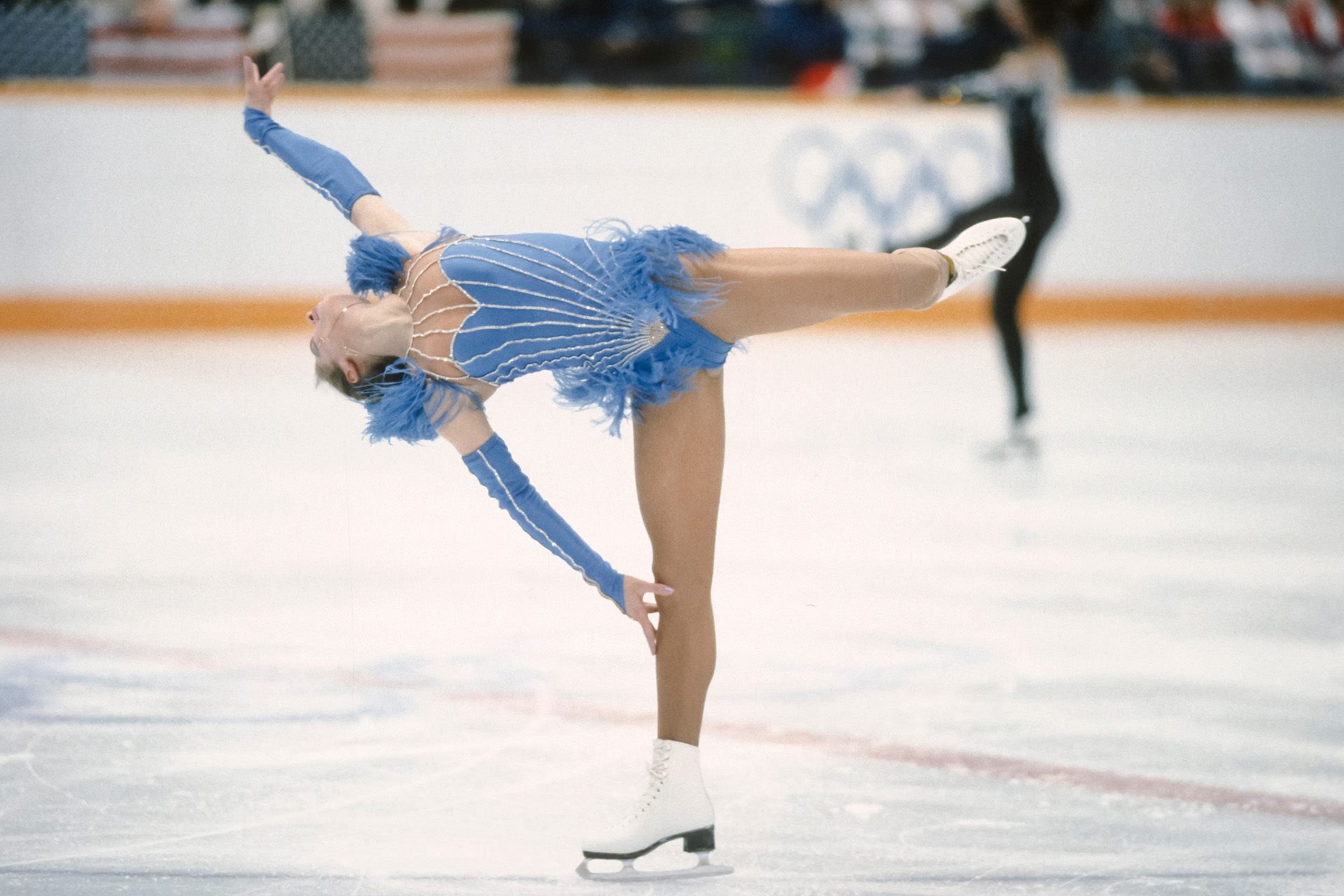 Катарина Витт готовится к своей короткой программе на соревнованиях по фигурному катанию, зимние Олимпийские игры, 1988 год