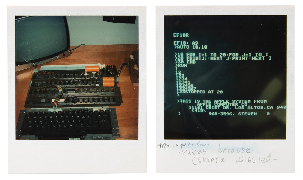 Снимки Apple I и его интерфейса. Под фотографией с кодом Джобс пишет, что она получилась нечеткой из-за тряски камеры.