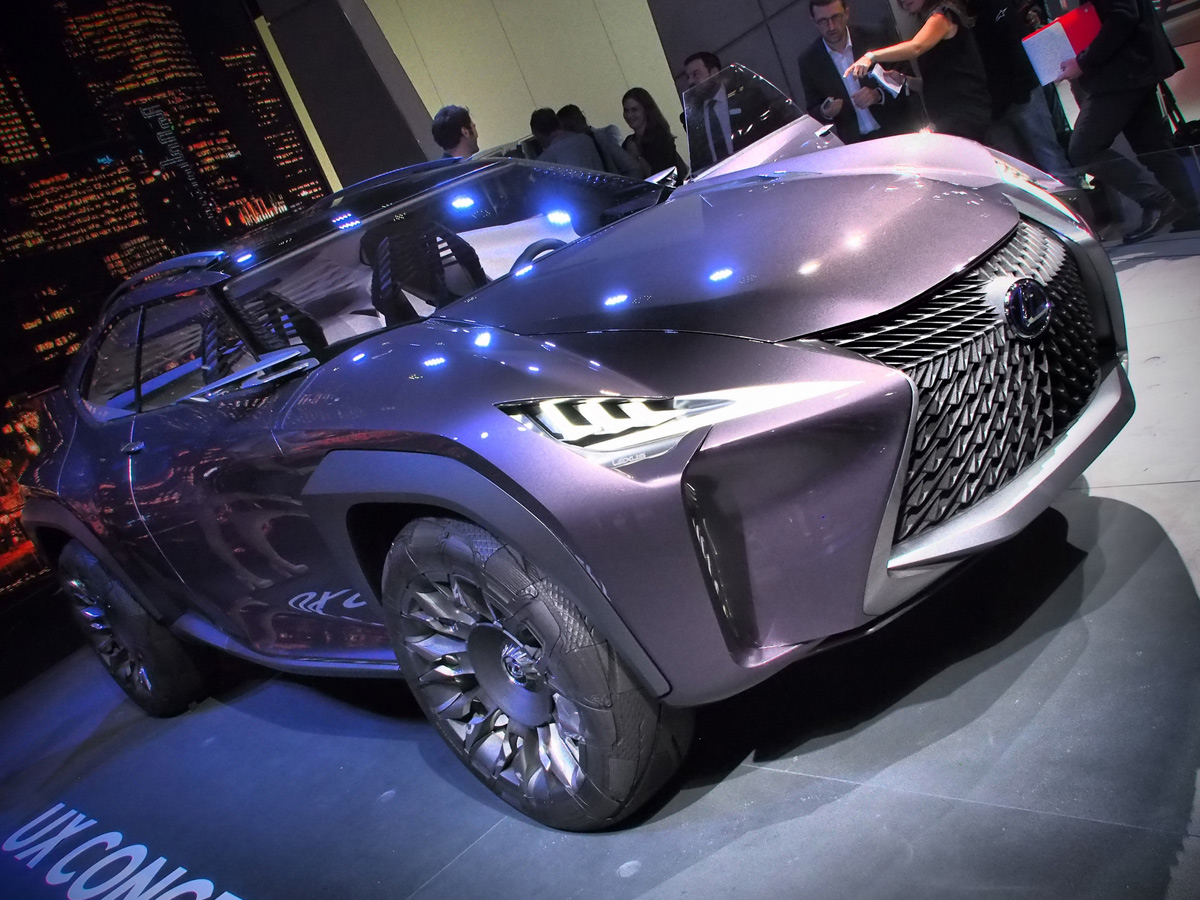 Lexus интригует постмодернистским концепт-каром UX Concept, построенным на тех же элементах, что и серийный компактный кроссовер Toyota C-HR (Coupe-High Rider). C-HR создавался в пику сверхуспешному (в том числе и в России) Nissan Juke. Ждем теперь ответного хода от Infiniti