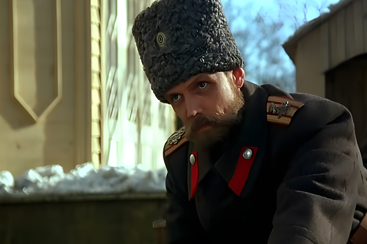 Александр Галибин в роли Николая II. Кадр из фильма «Романовы. Венценосная семья»