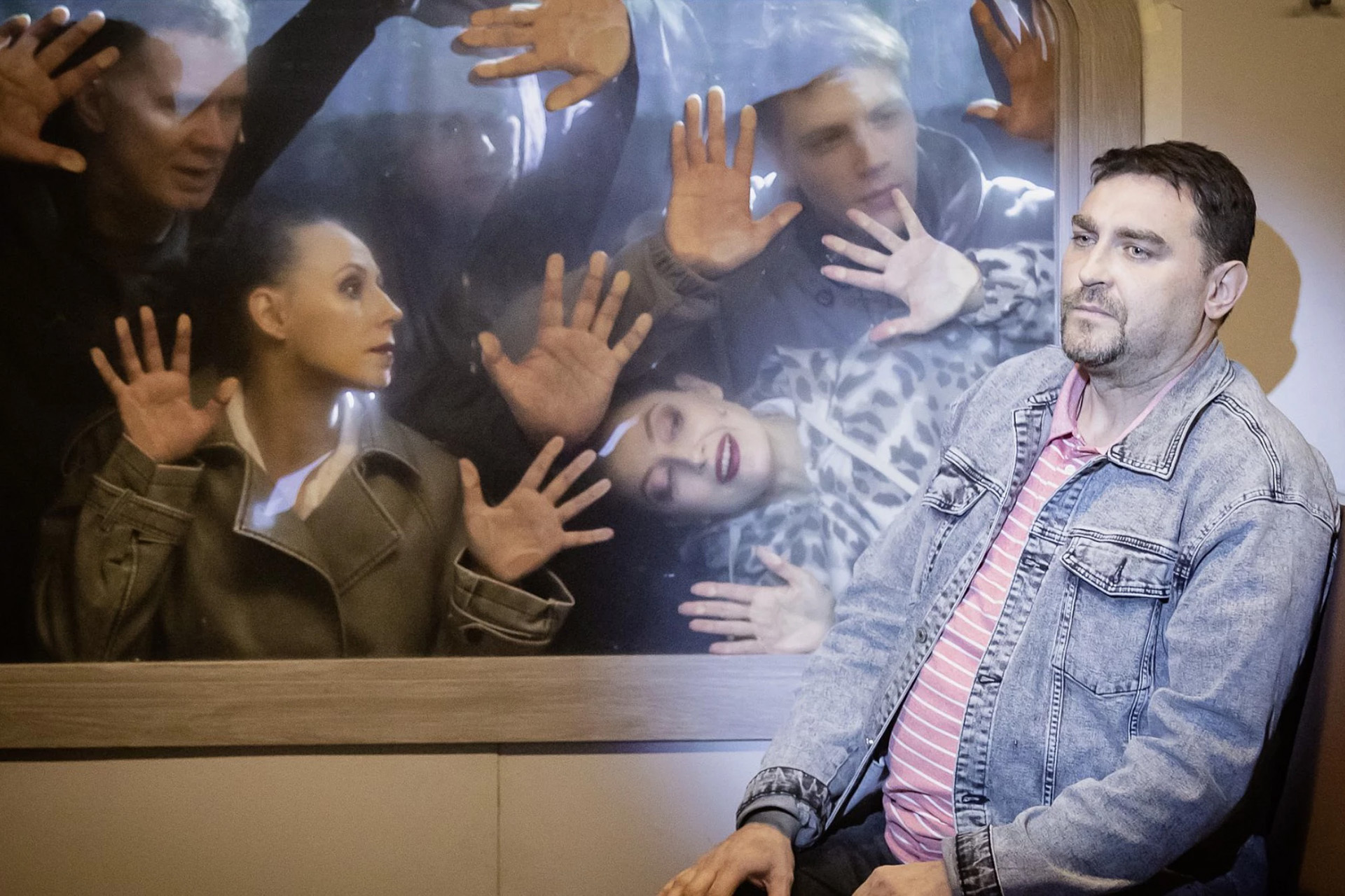 Сцена из спектакля «Пустые поезда»