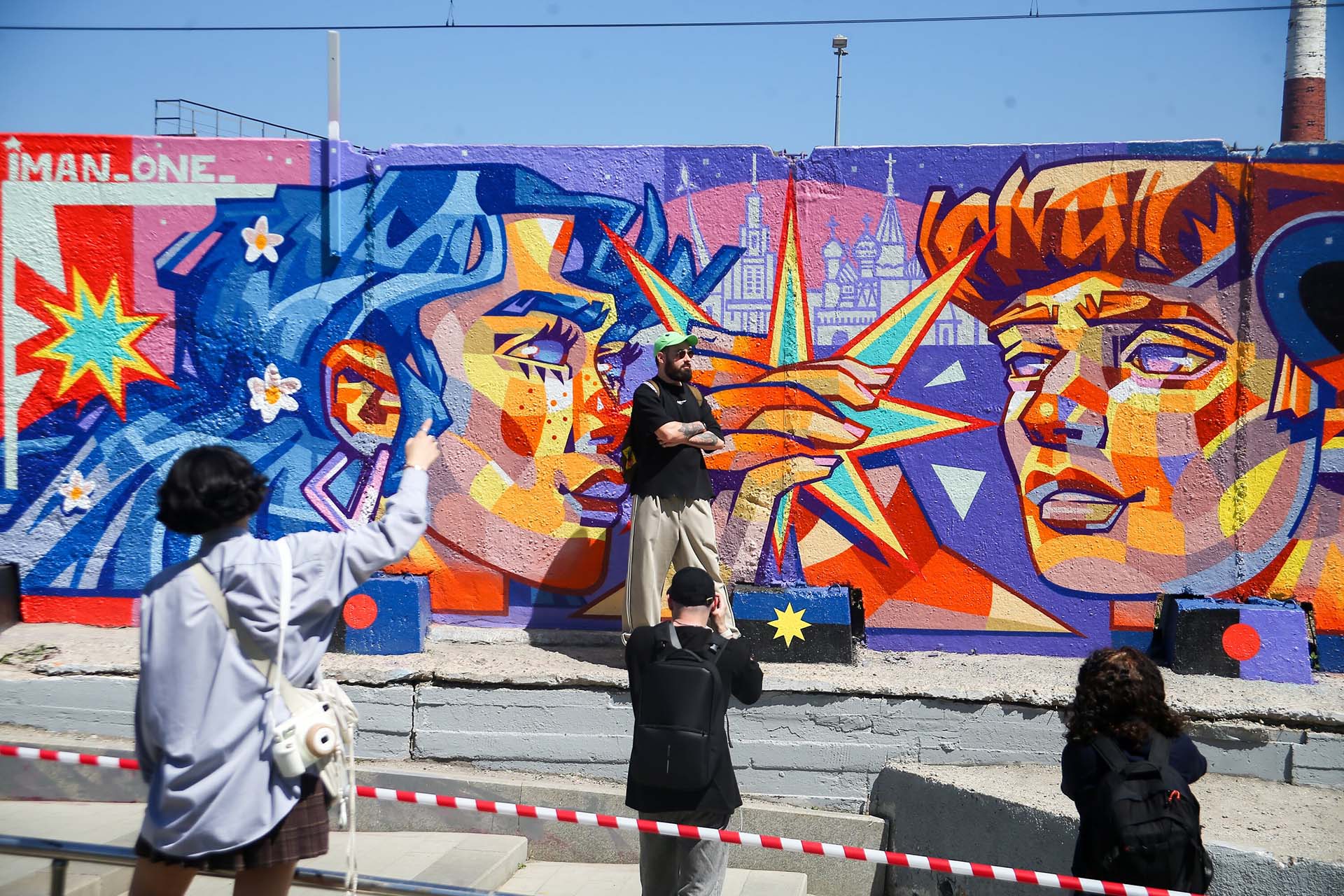 Открытие стрит-арт выставки «Ритм города» галереи «НЕТСТЕН» у Курского вокзала, 2024 год